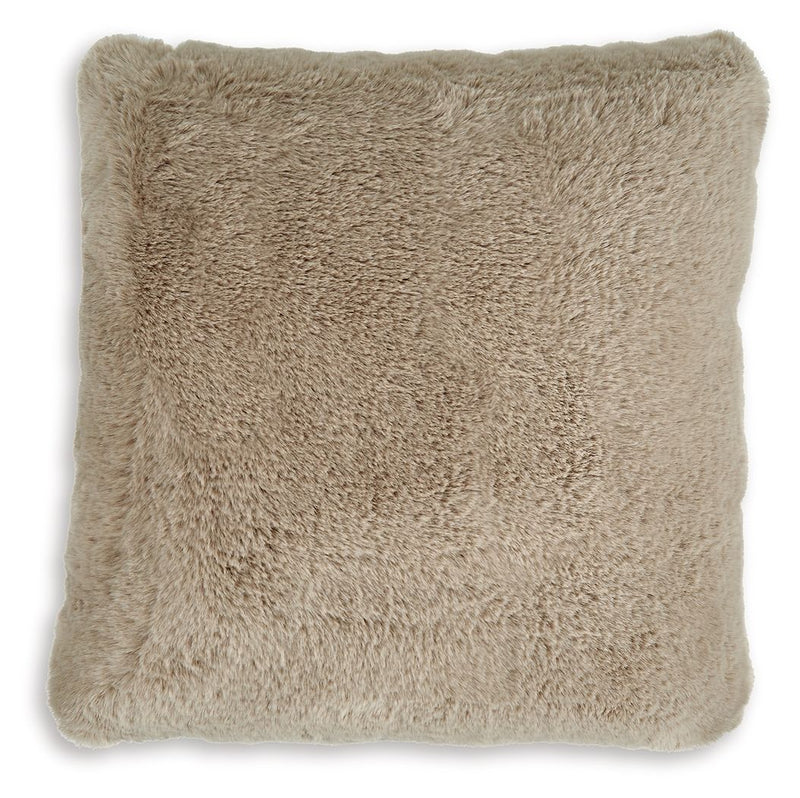 Gariland - Faux Fur Pillow