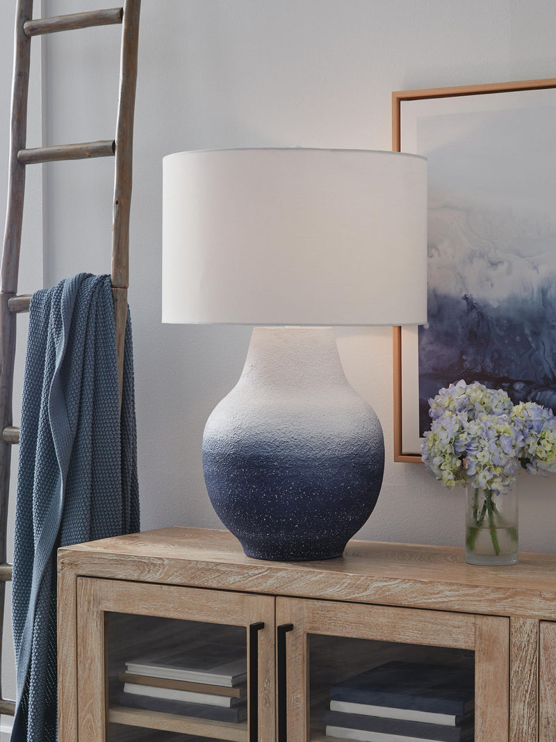 Dashland - Metal Table Lamp - White / Navy